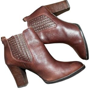 Antonio Melani size 8.5 studded brown leather ankle boots. Pre_ loved condition